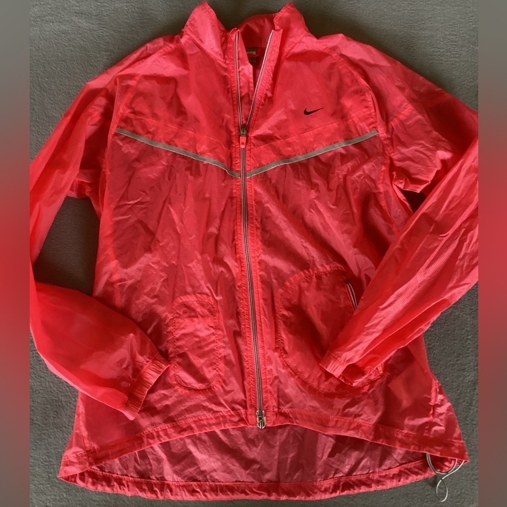 Nike women’s Windrunner jacket-SZ XL 16/18
Pit to pit 20”
Length 28”